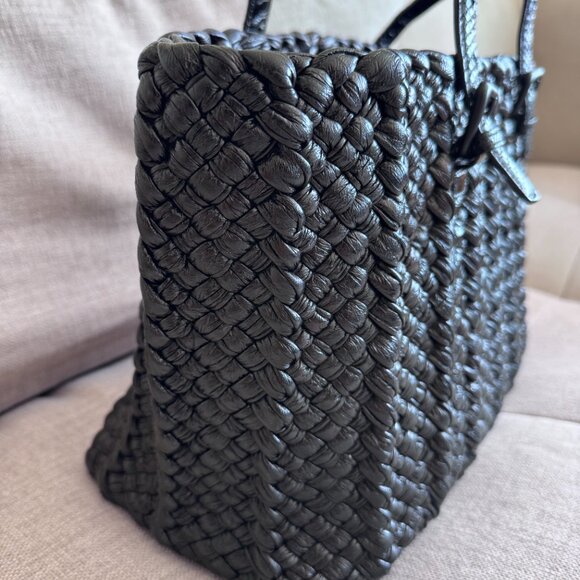 Bottega Veneta Lido Limited-Edition Medium woven Intrecciato Leather Tote - Picture 6 of 12